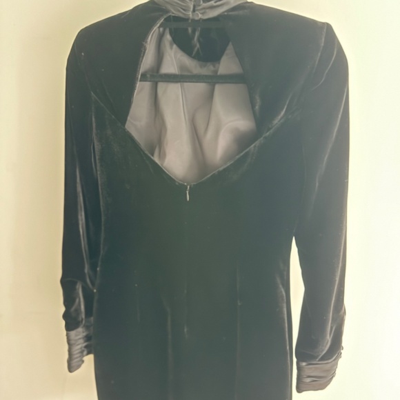 Cinq a sep Black Velvet dress with satin sleeves - Picture 7 of 9